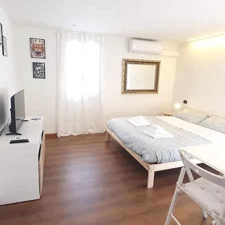 La Terrazza Tra I Tetti Studio - Centro Apartament *